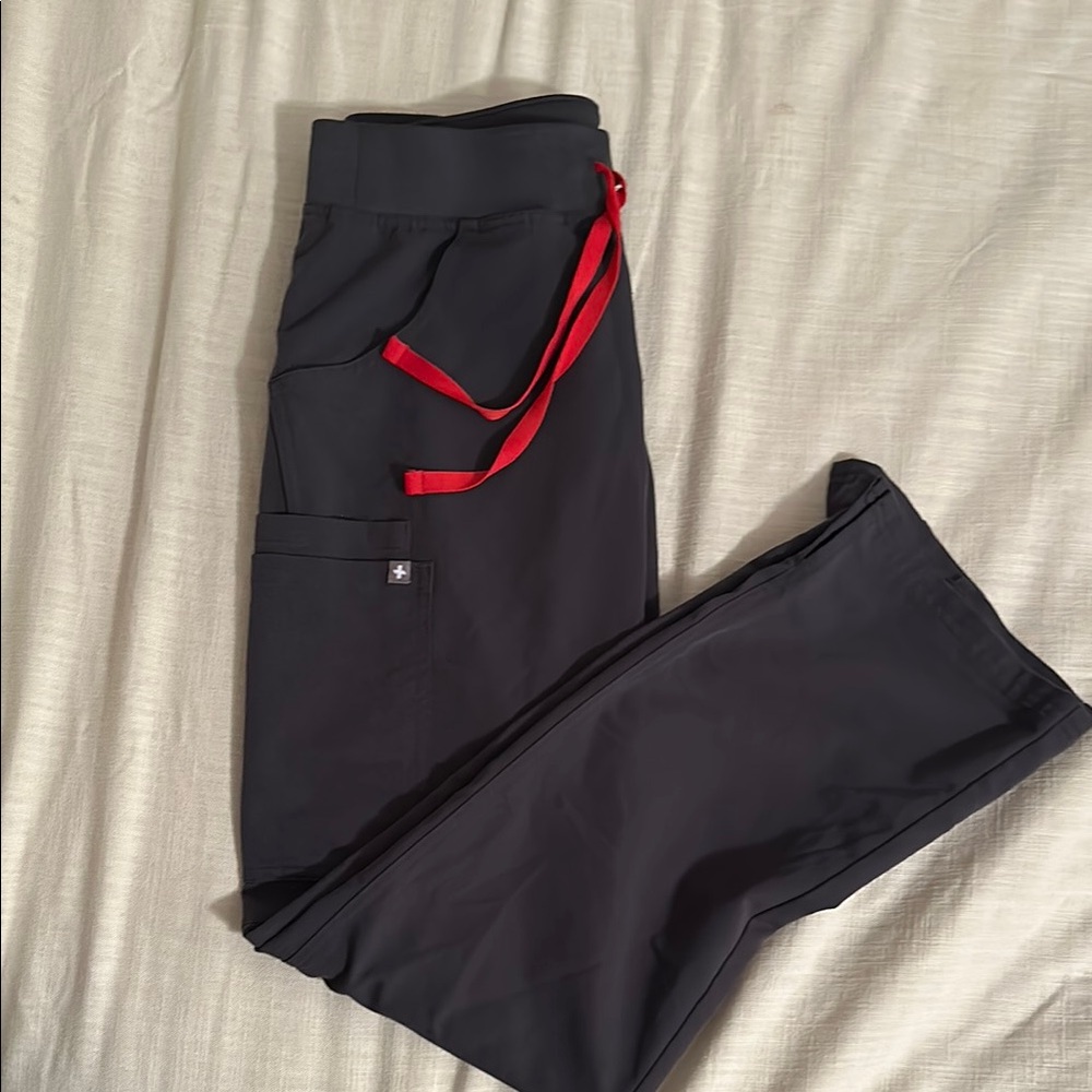 Figs Kade Cargo Scrub Pants in Charcoal